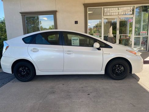 Used 2013 Toyota Prius Three FWD image 4