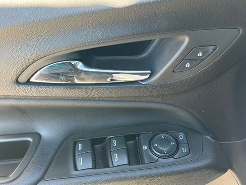 Used 2023 Chevrolet Equinox LT image 24