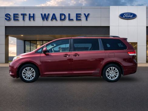 Used 2012 Toyota Sienna XLE FWD image 4