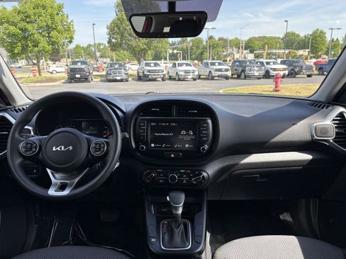Used 2022 Kia Soul LX FWD image 7