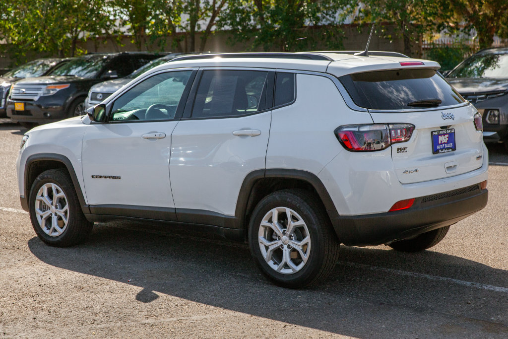 Used 2024 Jeep Compass Latitude AWD/4WD image 6