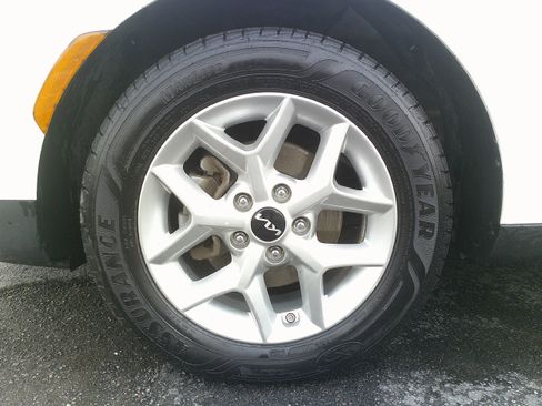 Used 2023 Kia Soul LX w/ Option Group 015 FWD image 13