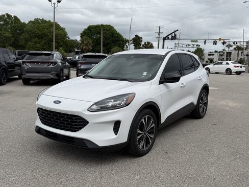 Used 2022 Ford Escape SE w/ SE Sport Appearance Package FWD image 9