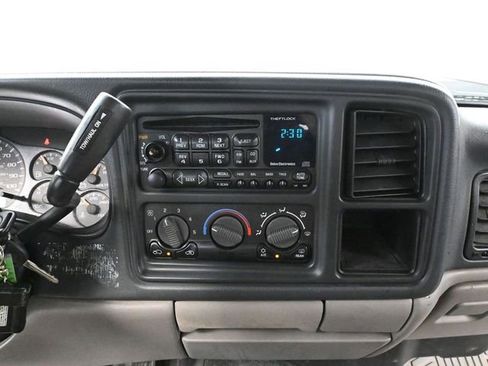 Used 2002 Chevrolet Suburban LS image 27