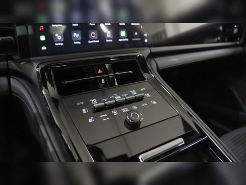 Certified 2025 Porsche Panamera 4 image 31