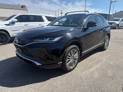 Used 2022 Toyota Venza XLE AWD/4WD image 1