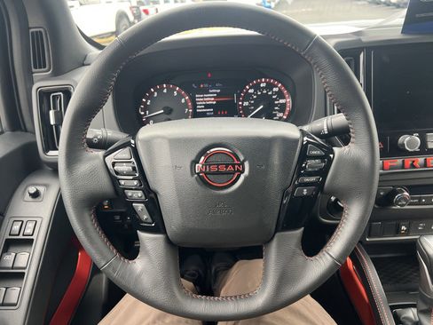 Used 2025 Nissan Frontier PRO-4X image 10