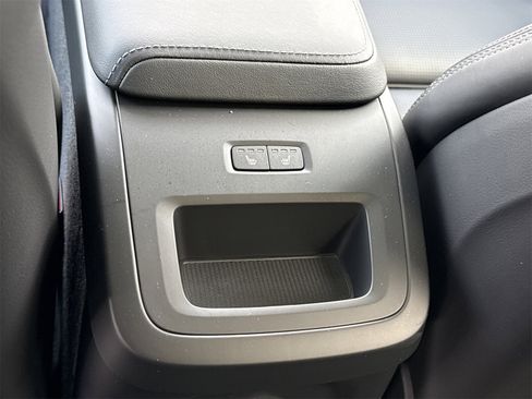 Used 2023 Volvo XC60 T8 Ultimate w/ Climate Package image 12