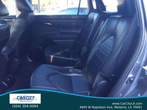 Used 2021 Toyota Highlander XLE image 21