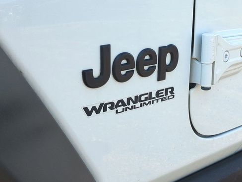 Used 2022 Jeep Wrangler Unlimited Sport image 14