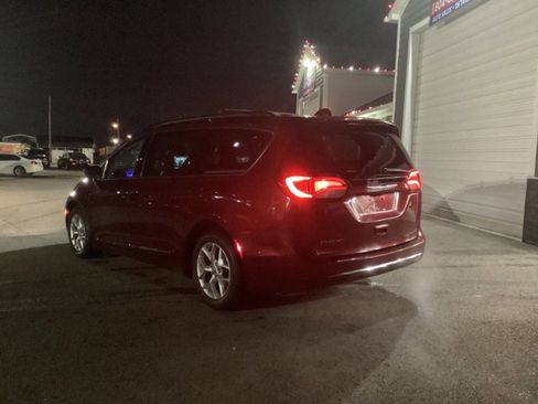 Used 2018 Chrysler Pacifica Touring-L Plus w/ Tire & Wheel Group image 3