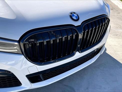 Used 2022 BMW 740i w/ M Sport Package image 29