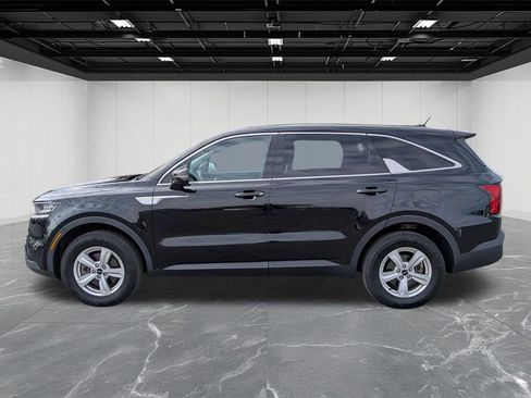 Used 2023 Kia Sorento LX AWD/4WD image 2
