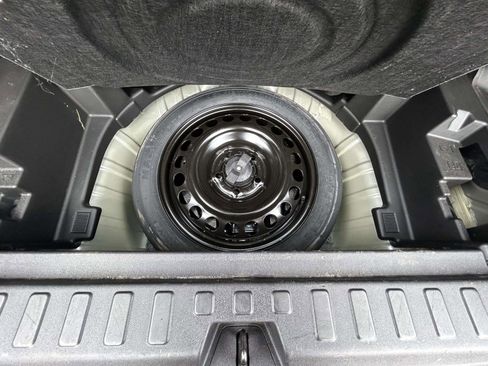 Used 2021 GMC Terrain SLE w/ Driver Convenience Package image 17