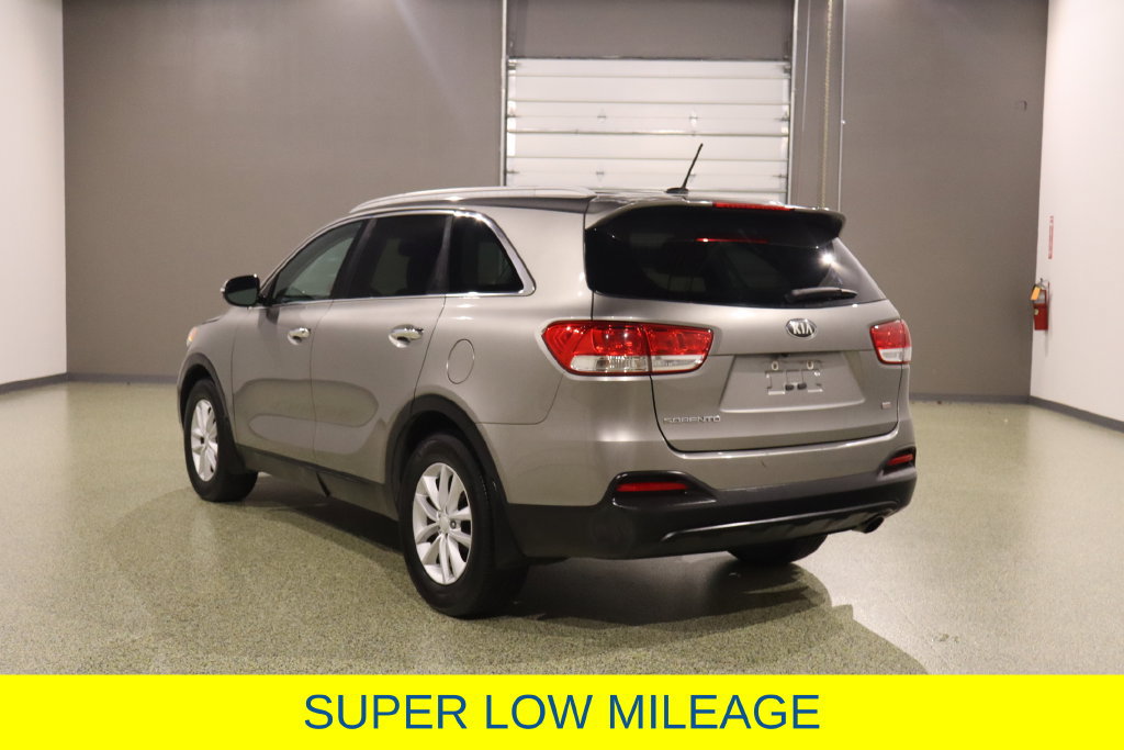 Used 2017 Kia Sorento FWD image 7