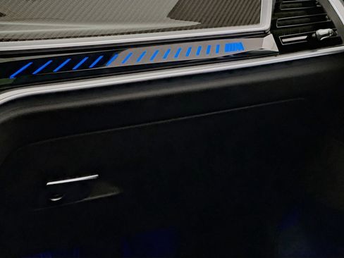 Used 2025 BMW X6 M60i image 16