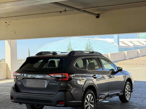 Used 2025 Subaru Outback Premium image 8