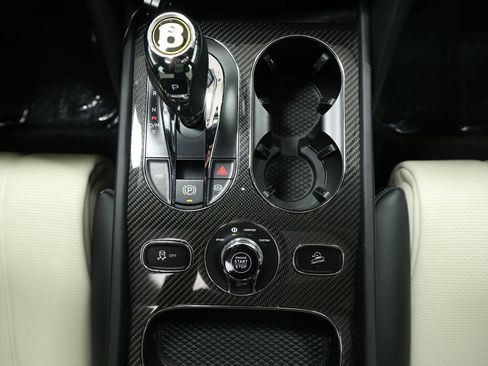 Used 2019 Bentley Bentayga image 42