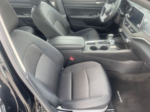 Used 2025 Nissan Altima 2.5 SV image 37