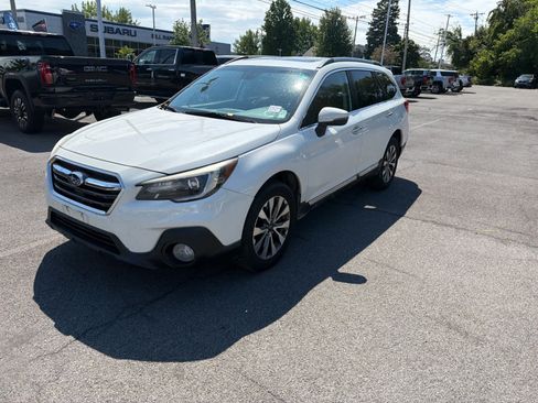 Used 2019 Subaru Outback 3.6R Touring AWD/4WD image 2
