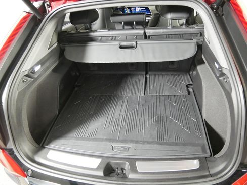 Used 2025 Cadillac Optiq Sport 2 w/ LPO, Floor Liner Package image 18