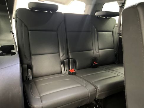 Used 2025 Chevrolet Suburban Z71 image 29