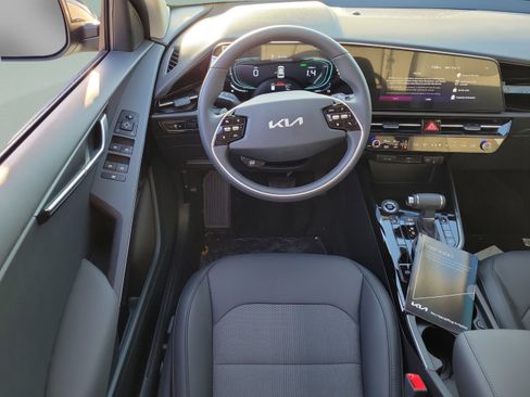 New 2026 Kia Niro EX FWD image 8