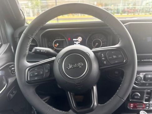 Used 2026 Jeep Gladiator Rubicon AWD/4WD image 31