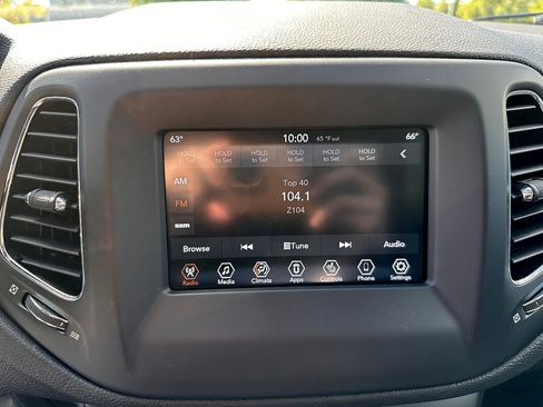 Used 2020 Jeep Compass Latitude w/ Cold Weather Group AWD/4WD image 18