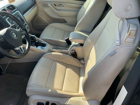 Used 2013 Volkswagen Eos Komfort FWD image 8