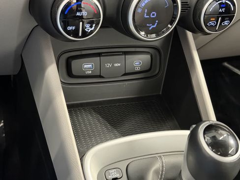 Used 2025 Hyundai Venue SEL FWD image 23