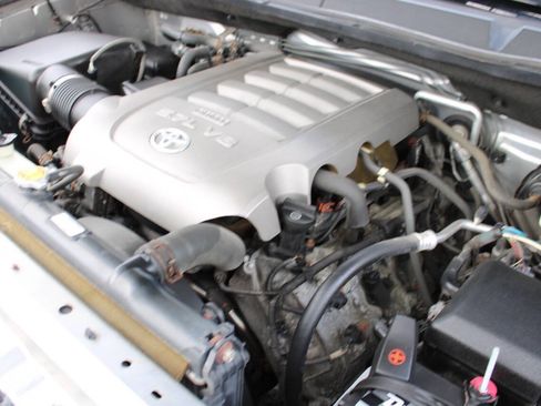 Used 2010 Toyota Sequoia SR5 AWD/4WD image 26