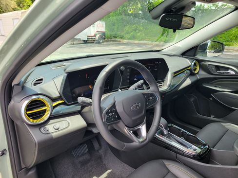 Certified 2025 Chevrolet Trax ACTIV w/ Driver Confidence Package FWD image 23