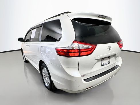 Used 2017 Toyota Sienna Limited FWD image 8