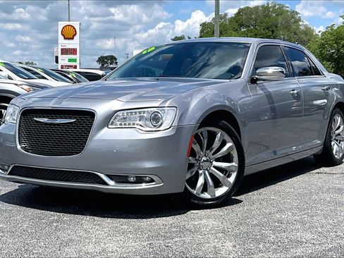 Used 2018 Chrysler 300 Limited RWD image 1