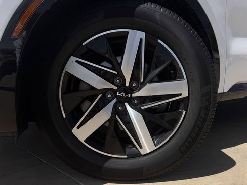 Used 2023 Kia Sorento S FWD image 9