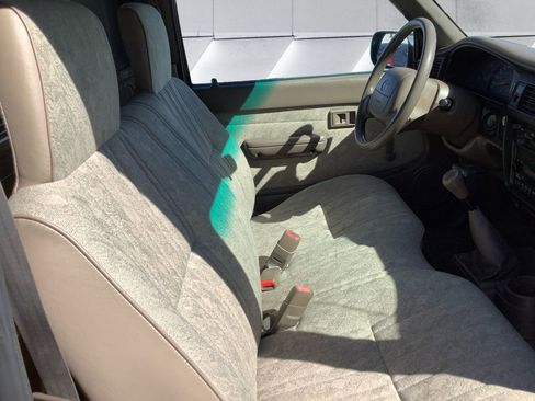 Used 2000 Toyota Tacoma 2WD Regular Cab image 13