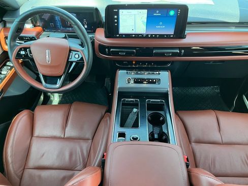 Used 2025 Lincoln Aviator Reserve w/ Equipment Group 201A AWD/4WD image 12