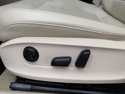 Used 2014 Volkswagen Passat TDI SE FWD image 18