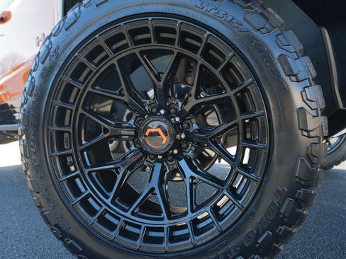 Used 2024 GMC Hummer EV 3X w/ LPO, Illumination Package image 9