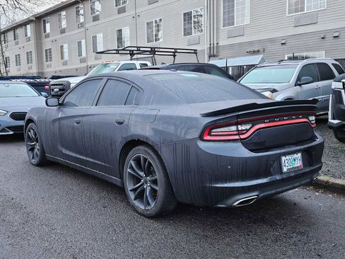Used 2016 Dodge Charger SE w/ Blacktop Package image 4