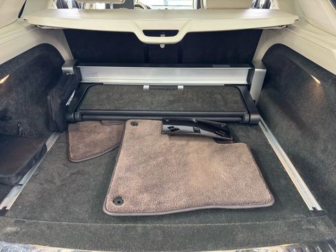 Used 2017 Bentley Bentayga image 25