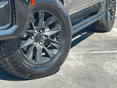 Used 2021 Chevrolet Tahoe Z71 w/ Z71 Signature Package image 3