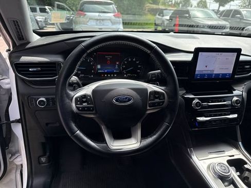 Used 2021 Ford Explorer Limited w/ Equipment Group 301A AWD/4WD image 18