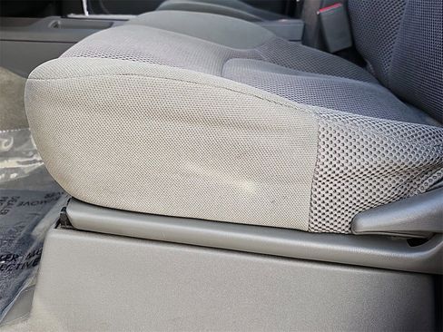 Used 2018 Nissan Frontier SV image 26