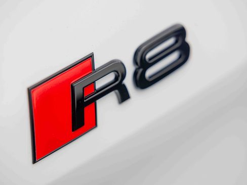 Used 2018 Audi R8 V10 RWD image 30