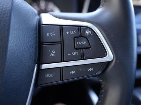 Used 2024 Toyota Highlander LE image 14