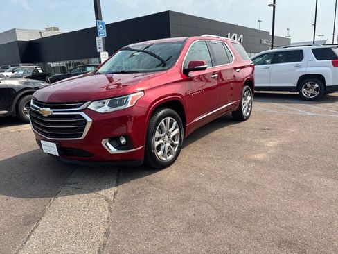 Used 2018 Chevrolet Traverse Premier w/ Driver Confidence II Package FWD image 1