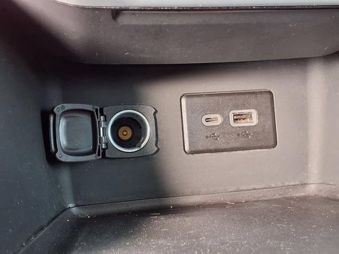 Used 2023 GMC Acadia SLE FWD image 12