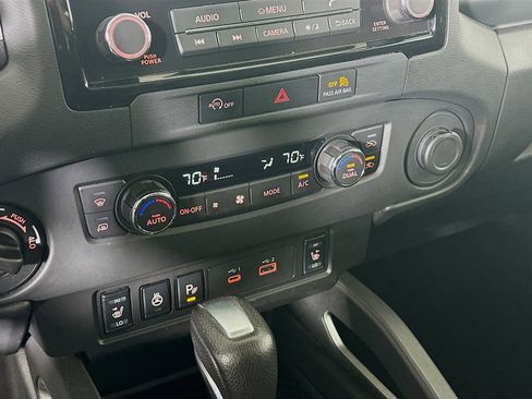 Used 2024 Nissan Frontier SL w/ Technology Package image 23